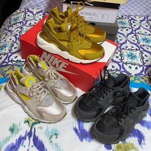 Nike hurraches- great condition- size 7 **BUDDLE**